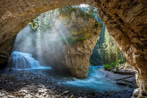 Why Visit Box Canyon Falls?